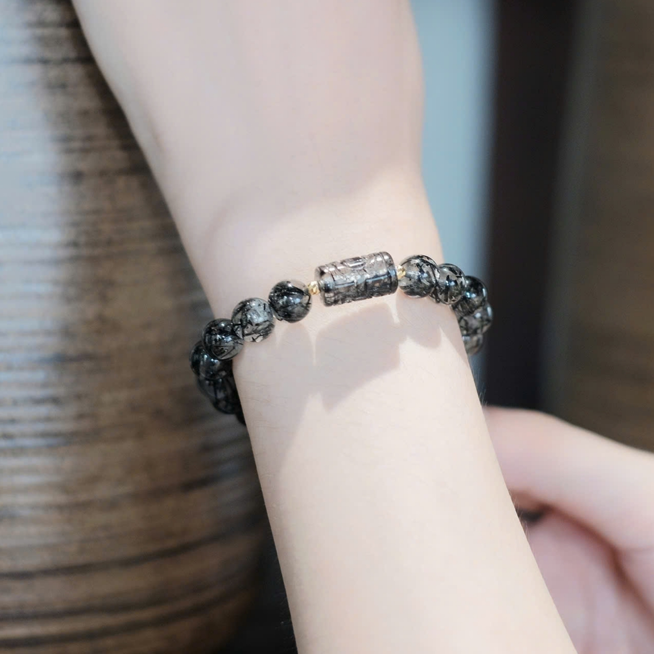  Vòng tay lu thống thạch anh tóc đen