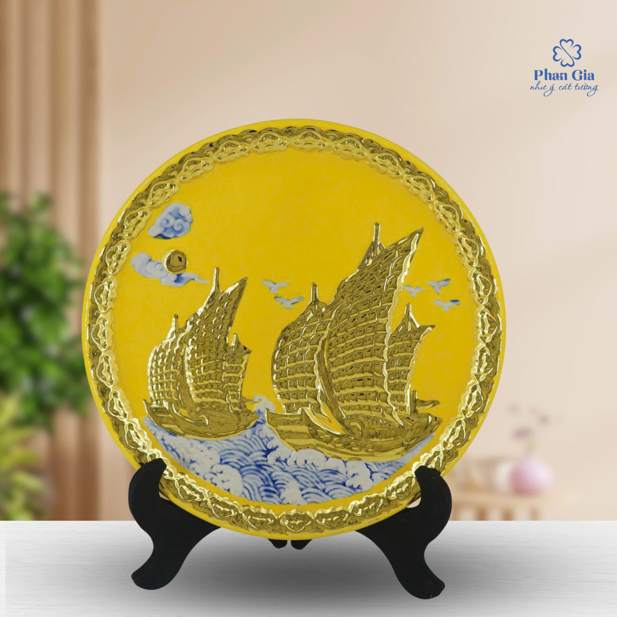  Đĩa gốm thuận buồm xuôi gió dát vàng tại Nghệ An